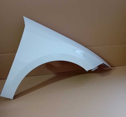 Seat Leon 3 5F 12-20r błotnik prawy biały LB9A