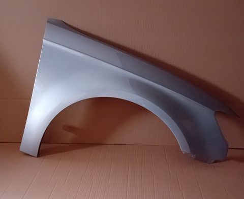 Audi A3 8V 12-20 Sportback błotnik prawy srebrny LZ7G