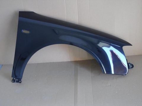 Audi A4 B7 8E 04-08 prawy błotnik czarny met LZ9Y