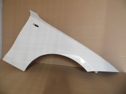 BMW 1 E81 E82 E87 E88 04-13r błotnik prawy biały 300