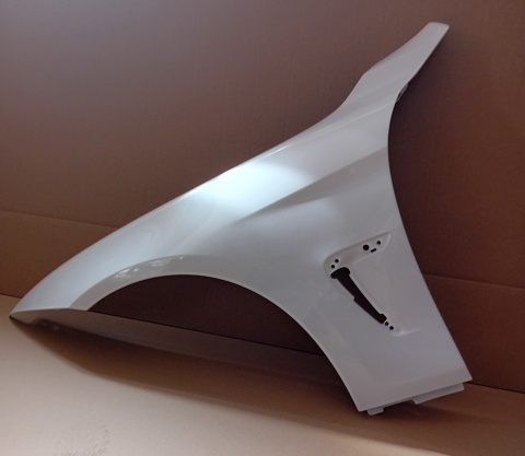 BMW 4 F32 F33 F82 F83 13-20r. błotnik lewy biały 300