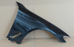 BMW 5 G30 G31 F90 17-23r. błotnik prawy ALU w kolorze szarym A90