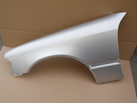 Mercedes C W202 S202 r.93-01 błotnik lewy srebrny 744