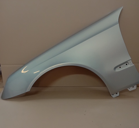 Mercedes E W211 S211 r.02-09 błotnik lewy srebrny 723