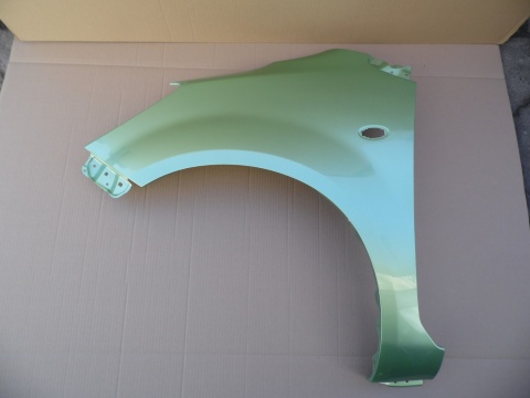 Opel Agila B 08-15r błotnik lewy zielony ZJD