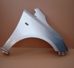 Opel Corsa E 14-19r błotnik prawy srebrny Z176 GAN