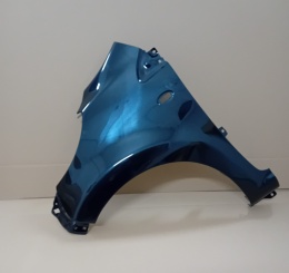 Peugeot 107 (05-14r) błotnik lewy czarny EXZ