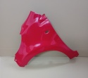 Peugeot 107 (05-14r) błotnik lewy czerwony KJH