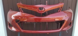 Toyota Yaris III (XP130) 11-14r zderzak przedni czerwony 3N8