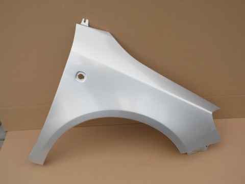 Skoda Fabia 2 5J 07-15r błotnik prawy srebrny 9156