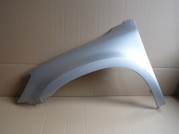 Skoda Yeti (5L) 09-13r. błotnik lewy srebrny LA7W